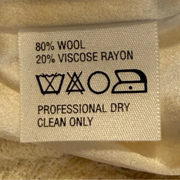 St. John Collection Cream Knit Jacket and Skirt Set - Picture 16 of 16